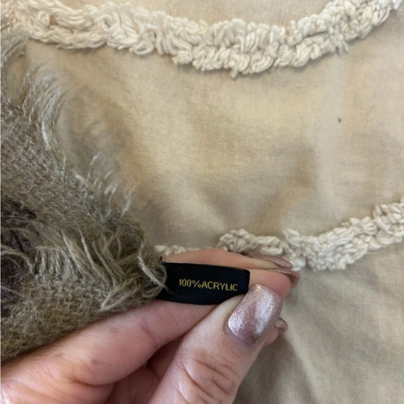 Elegant Olive Green Scarf - Picture 4 of 5